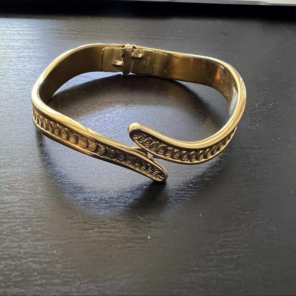 Vintage Monet Gold Tone Textured Bracelet Signed lot of 2 - Picture 5 of 11